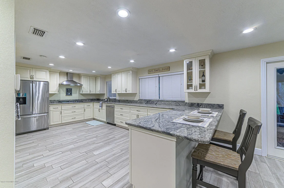 Photo of 3905 Lake Washington Road