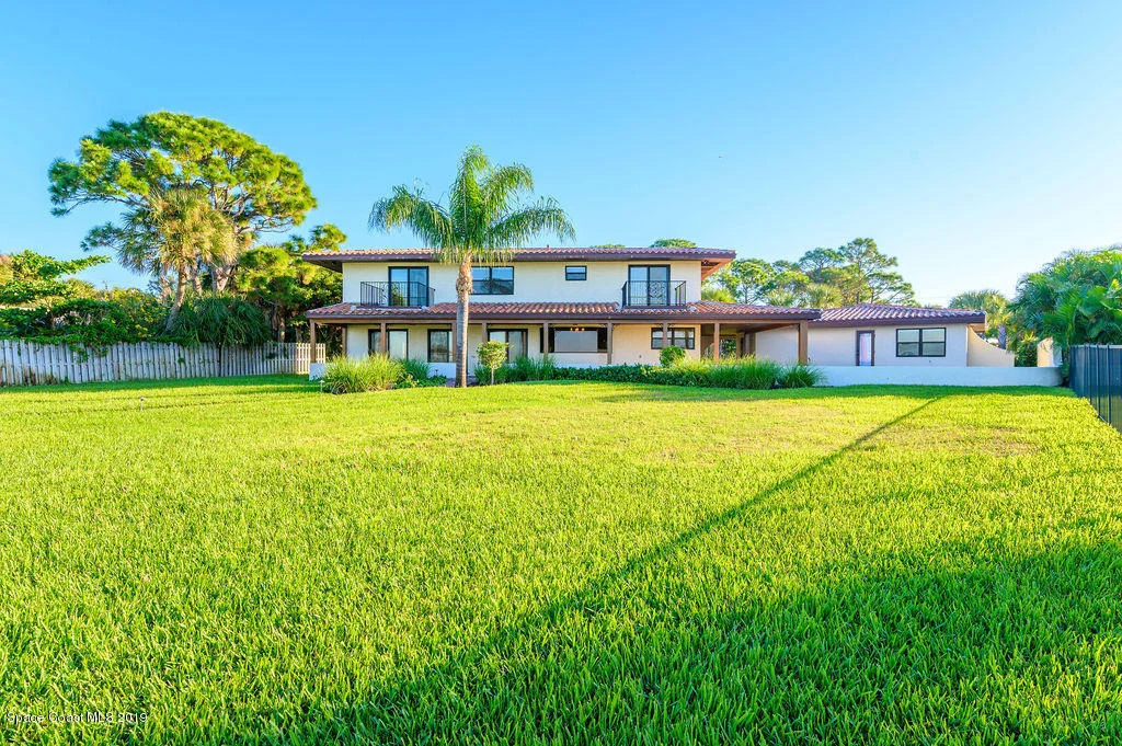 Photo of 3300 N Riverside Drive N