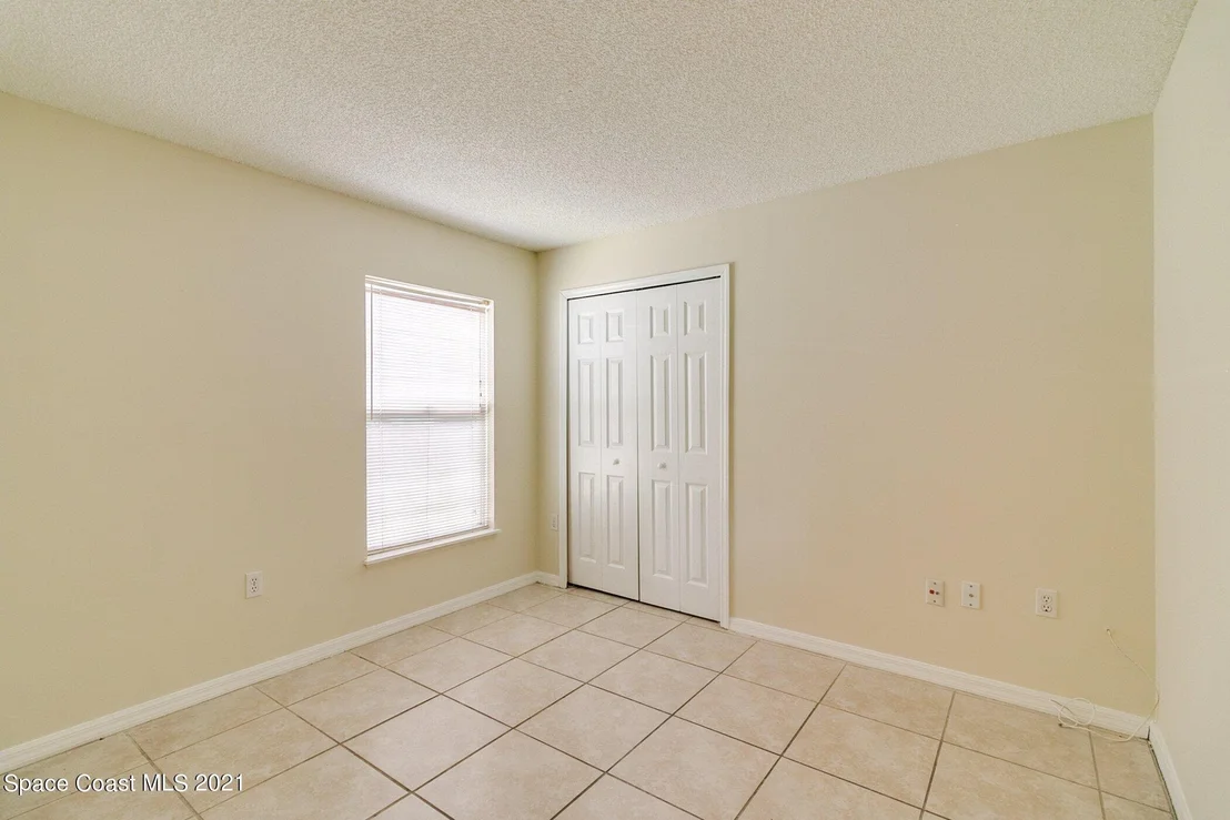 Photo of 1125 White Oak Circle