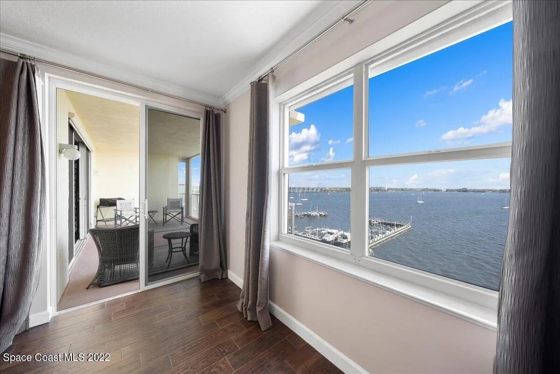 Photo of Unit 705 at 102 Riverside Drive