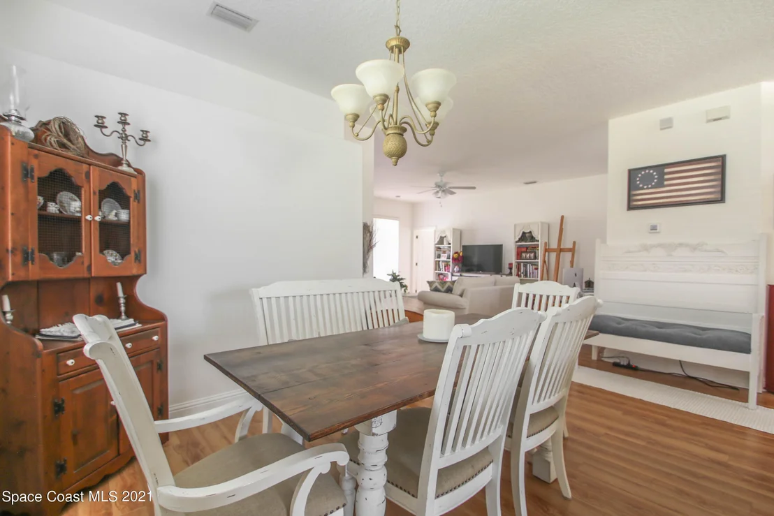 Photo of 1462 Hemingway Boulevard