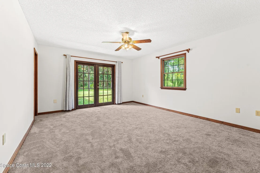 Photo of 1807 Live Oak Drive N