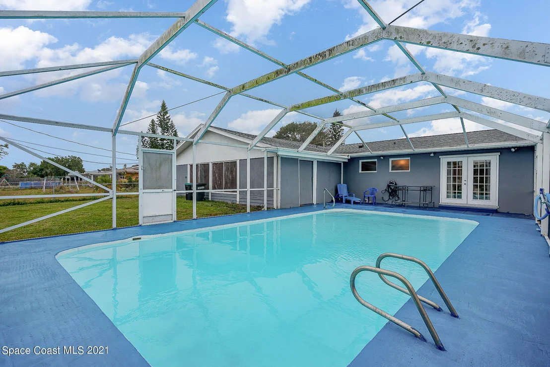 Photo of 878 Angle Street NE
