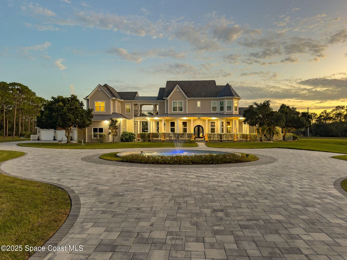 Photo of 4236 Hield Road NW
