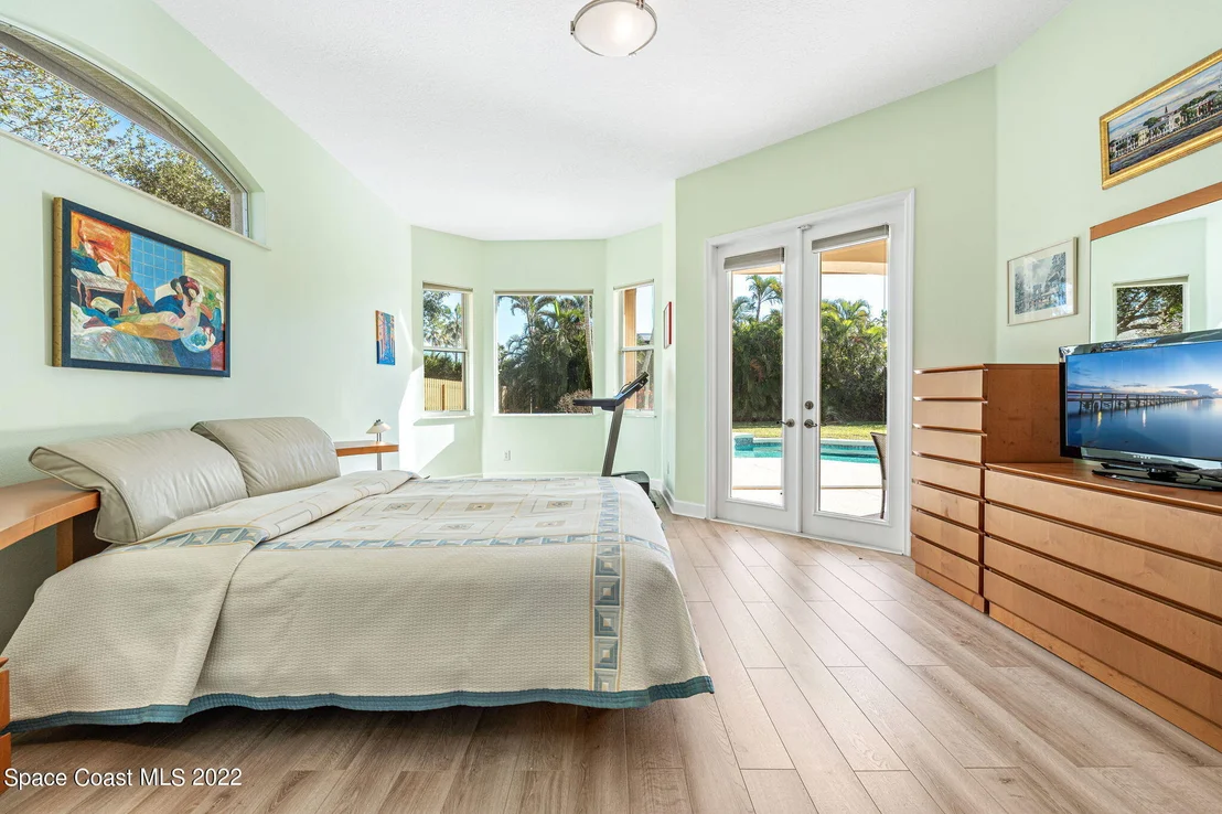 Photo of 233 Flanders Drive