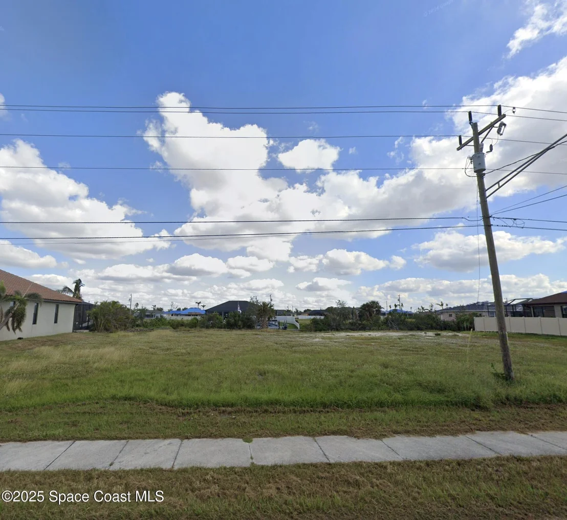 Photo of 2513 Surfside Boulevard