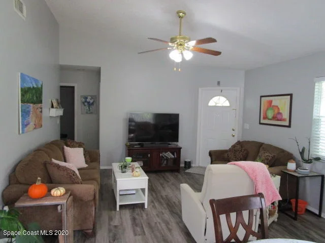 Photo of 810 Wateroak Drive NE
