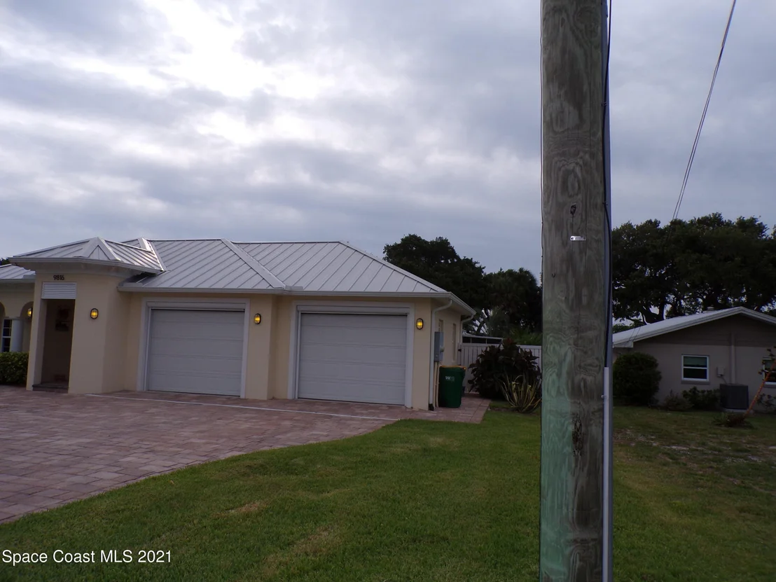 Photo of 9816 Riverview Drive