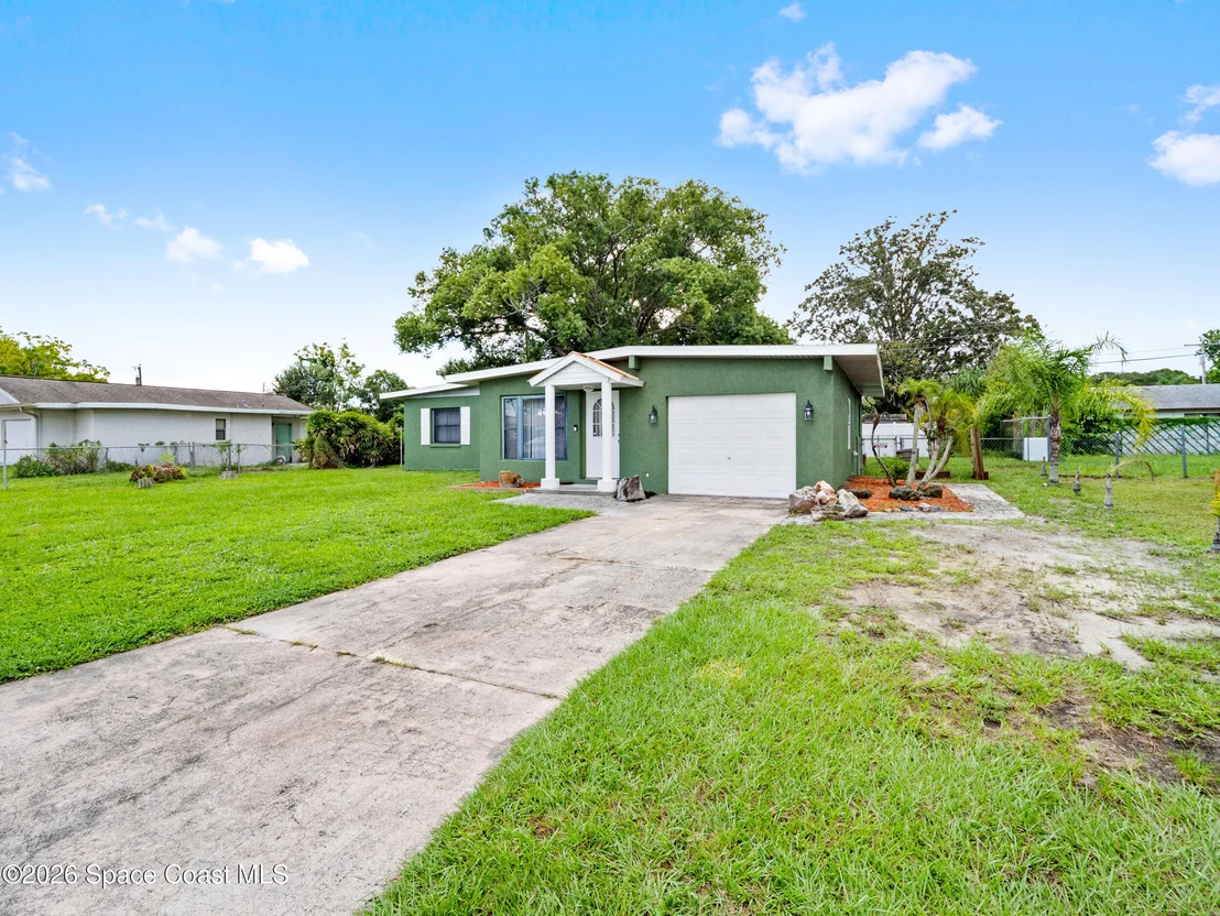Photo of 1209 Vanderbilt Lane