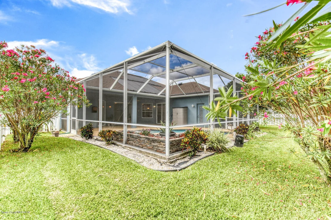 Photo of 984 Carriage Hill Road