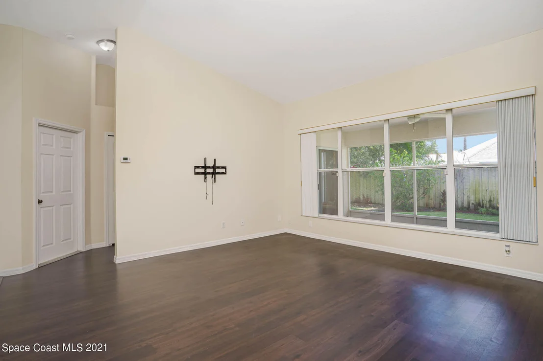 Photo of 1528 Bronco Drive