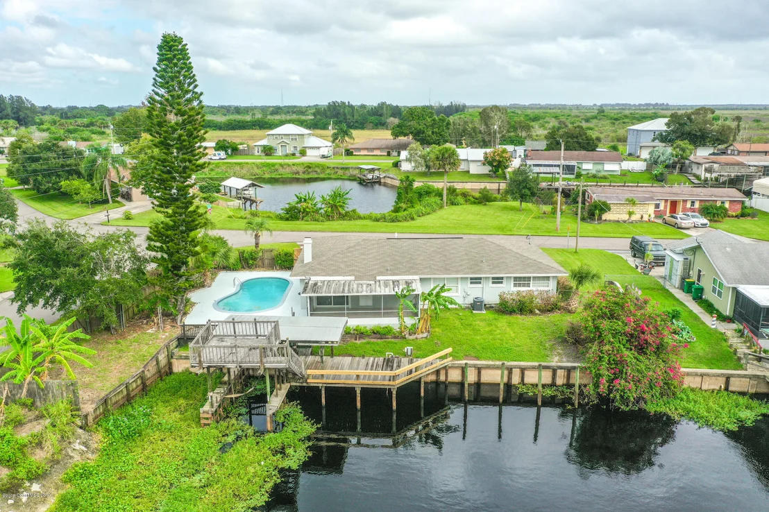 Photo of 818 Heron Road