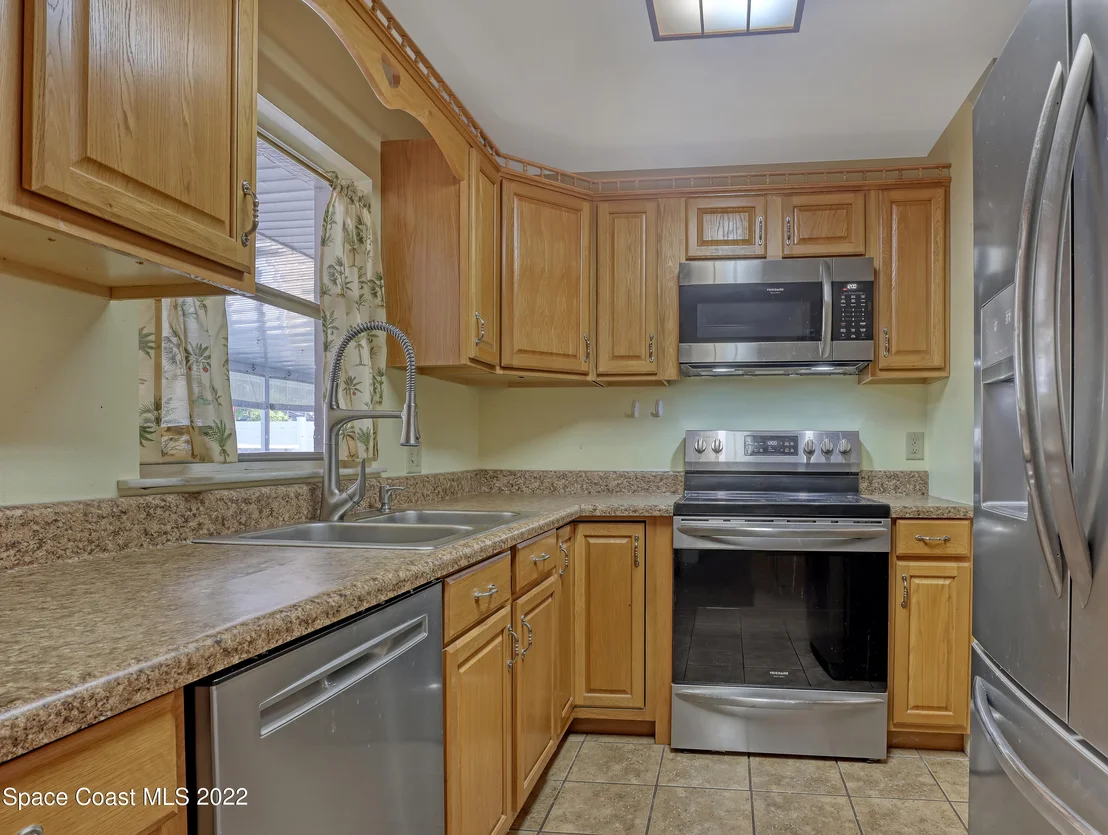 Photo of 916 Kings Post Road