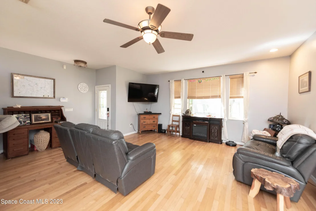 Photo of 2275 N Singleton Avenue