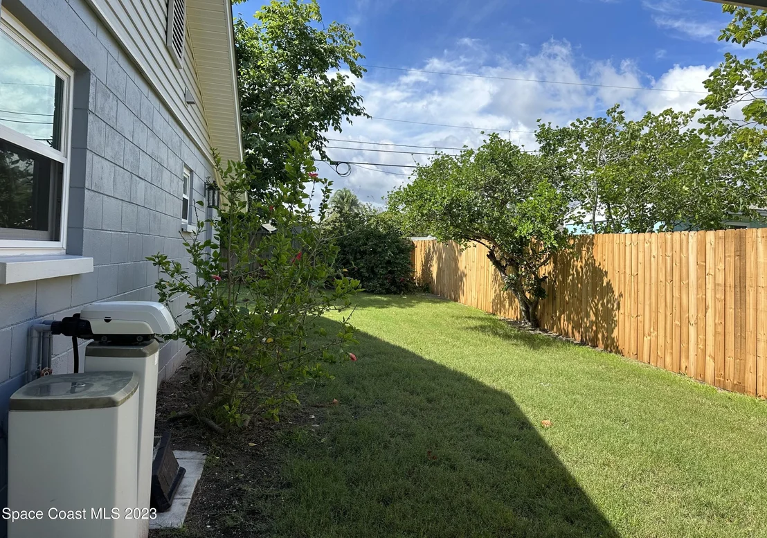 Photo of 989 Cardon Drive