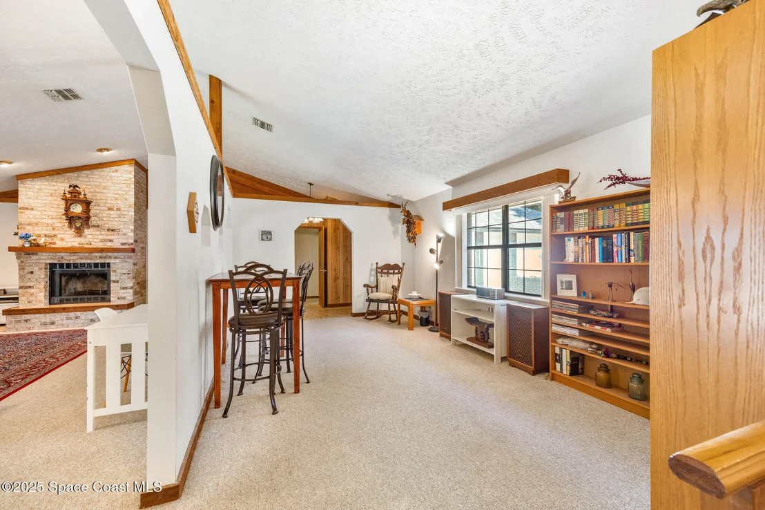 Photo of 1007 Pineapple Avenue NE