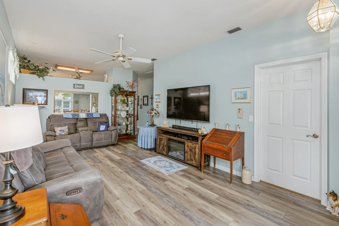 Photo of 937 S Fork Circle
