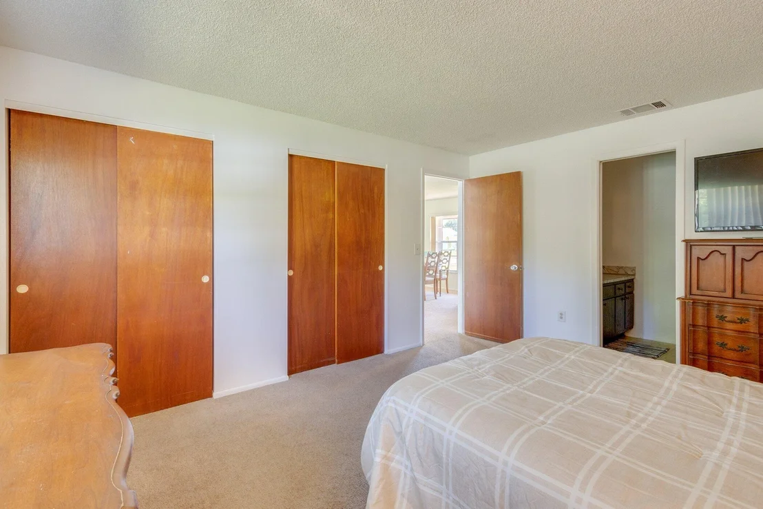 Photo of 2858 Pembroke Road