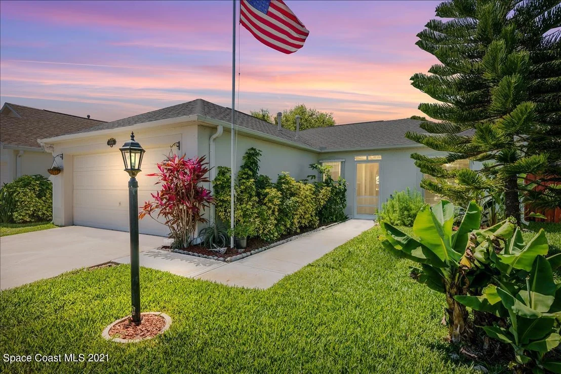 Photo of 1209 White Oak Circle