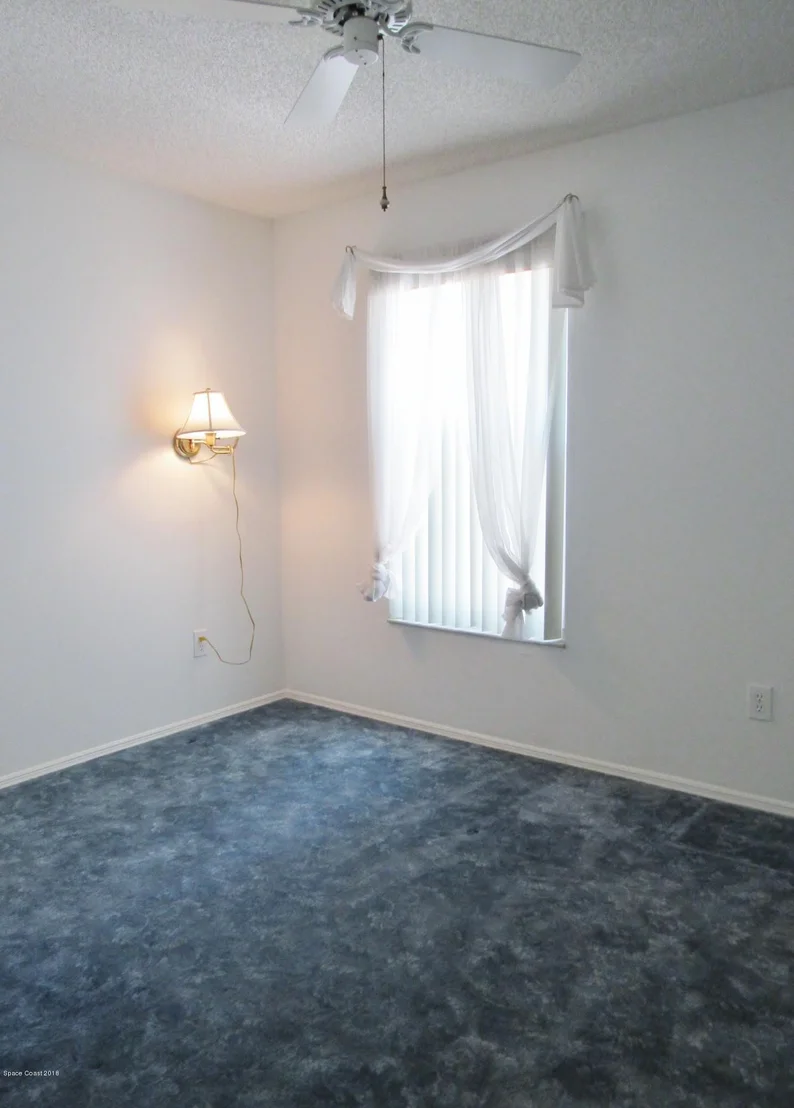 Photo of 1043 NE Goldenrod Circle NE