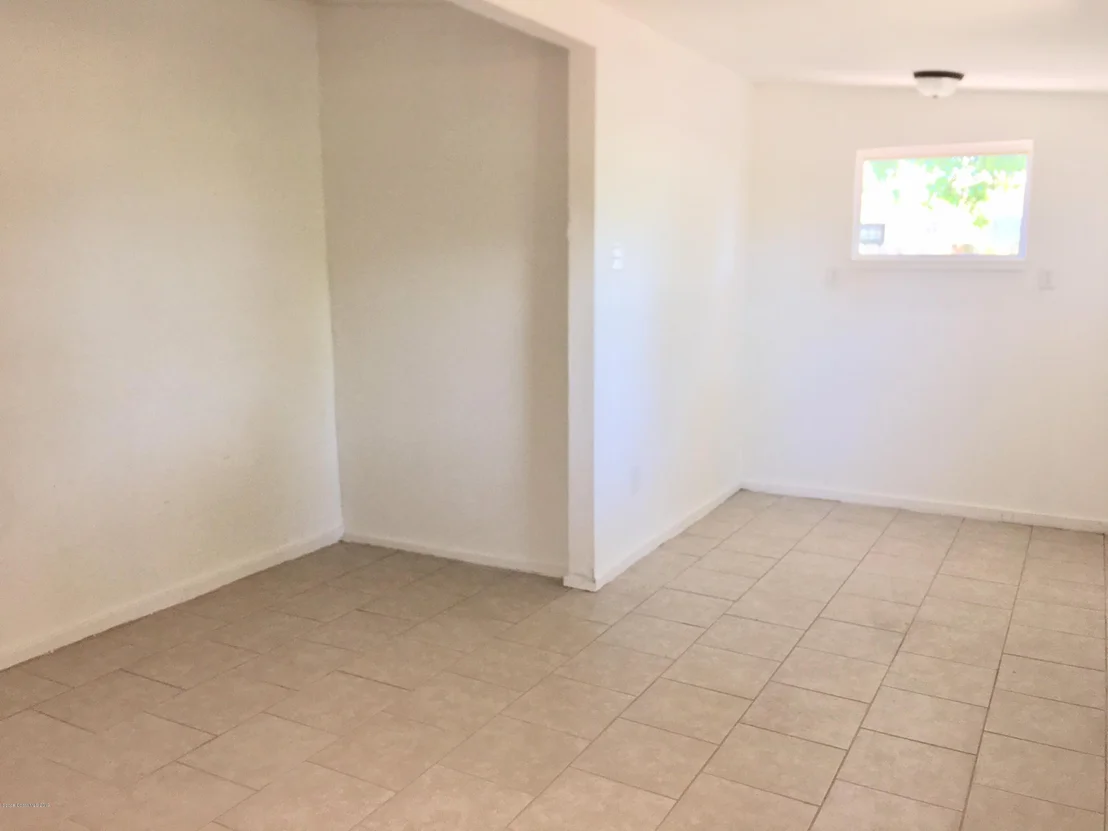 Photo of 1056 Cabot Drive NE