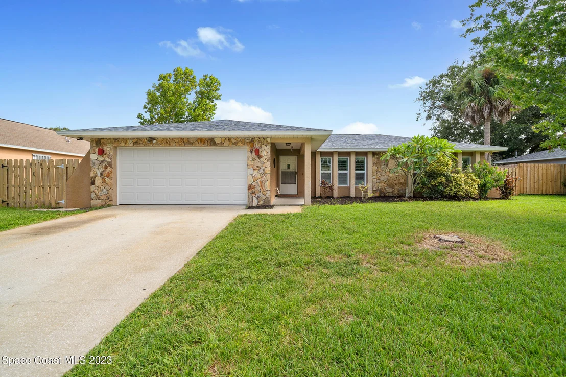 Photo of 990 Emerald Road SE
