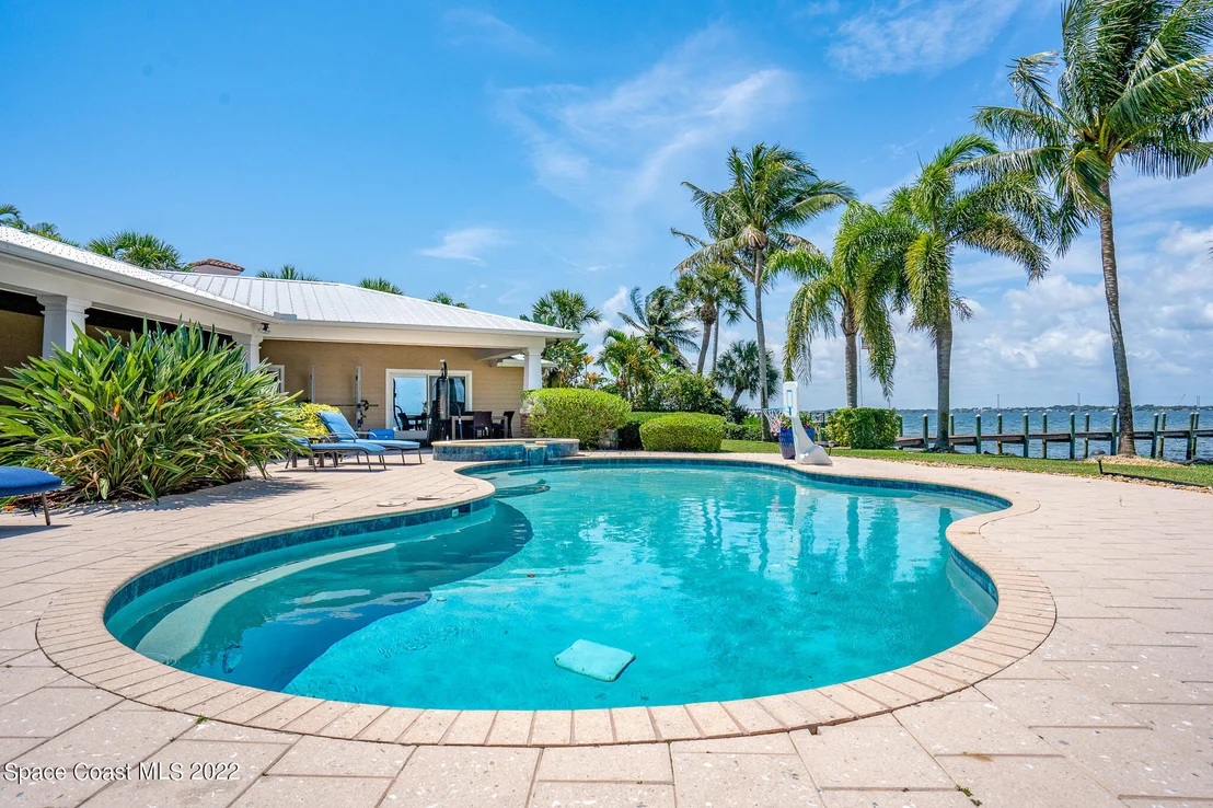 Photo of 437 River View Lane