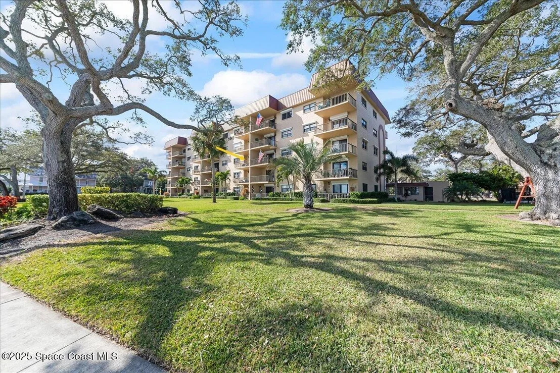 Photo of Unit 303 at 1049 Rockledge Drive