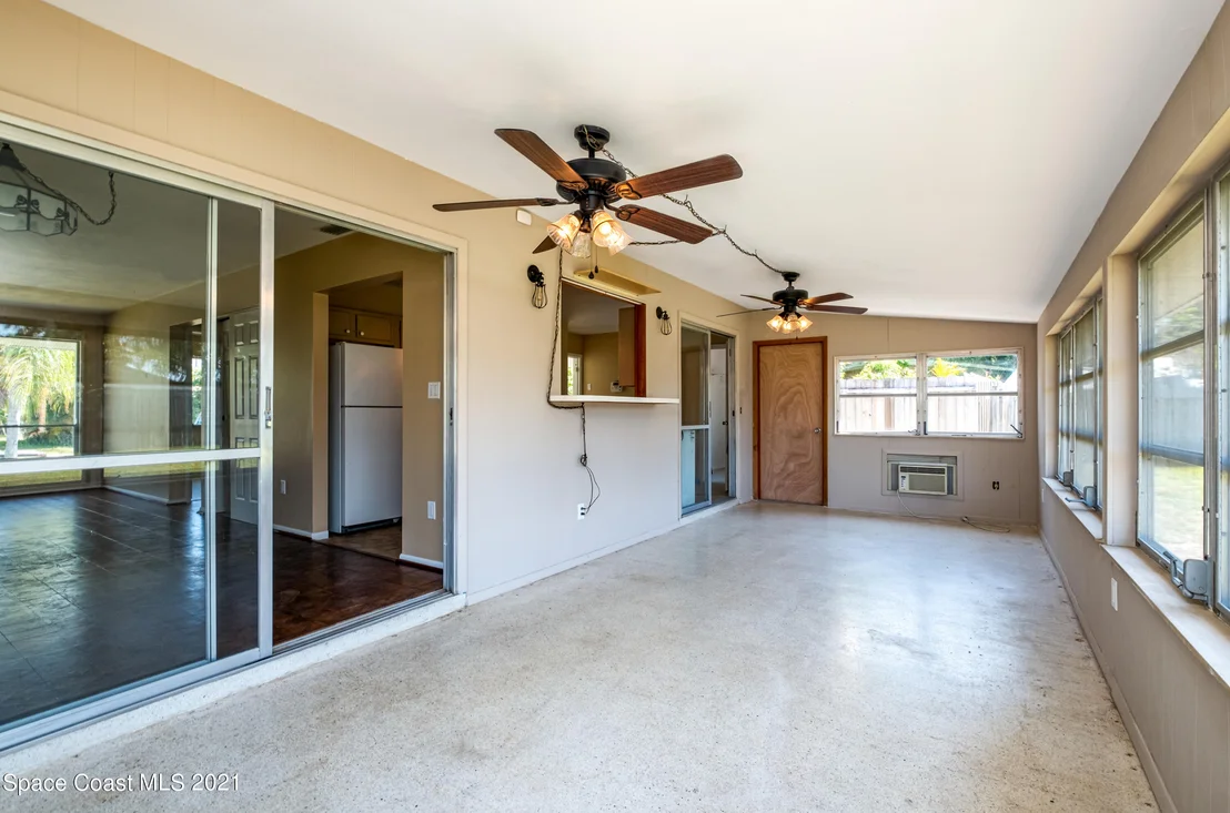 Photo of 950 Fulton Lane NE