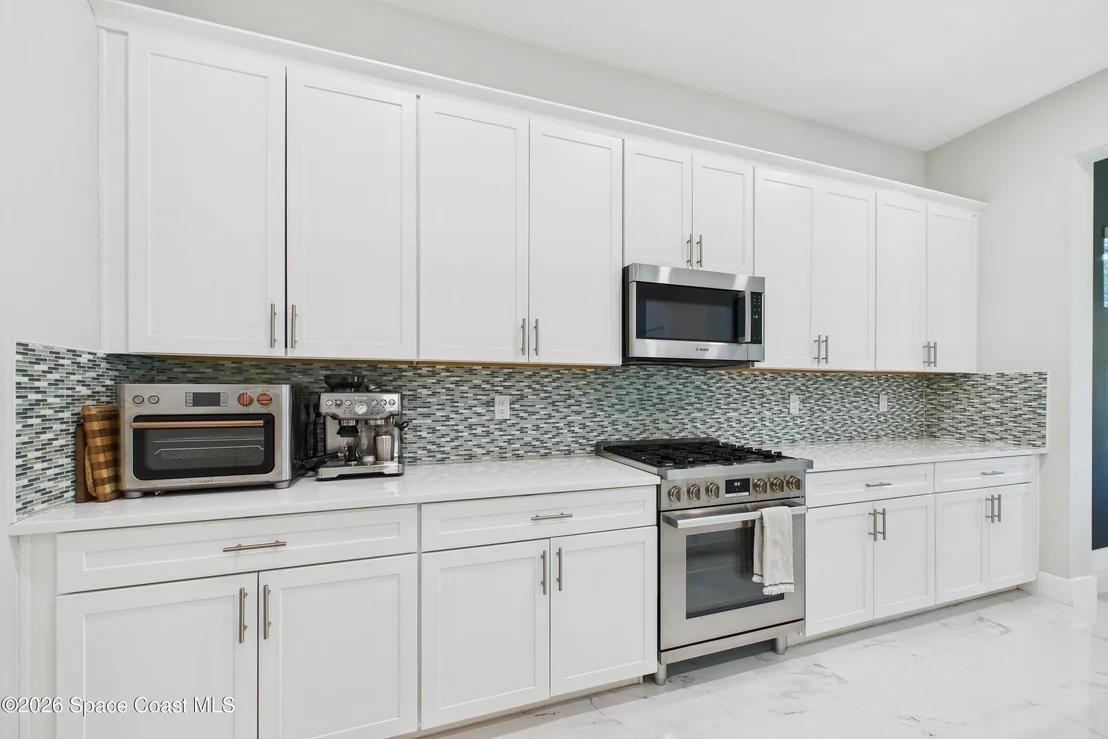 Photo of 2345 N Riverside Drive