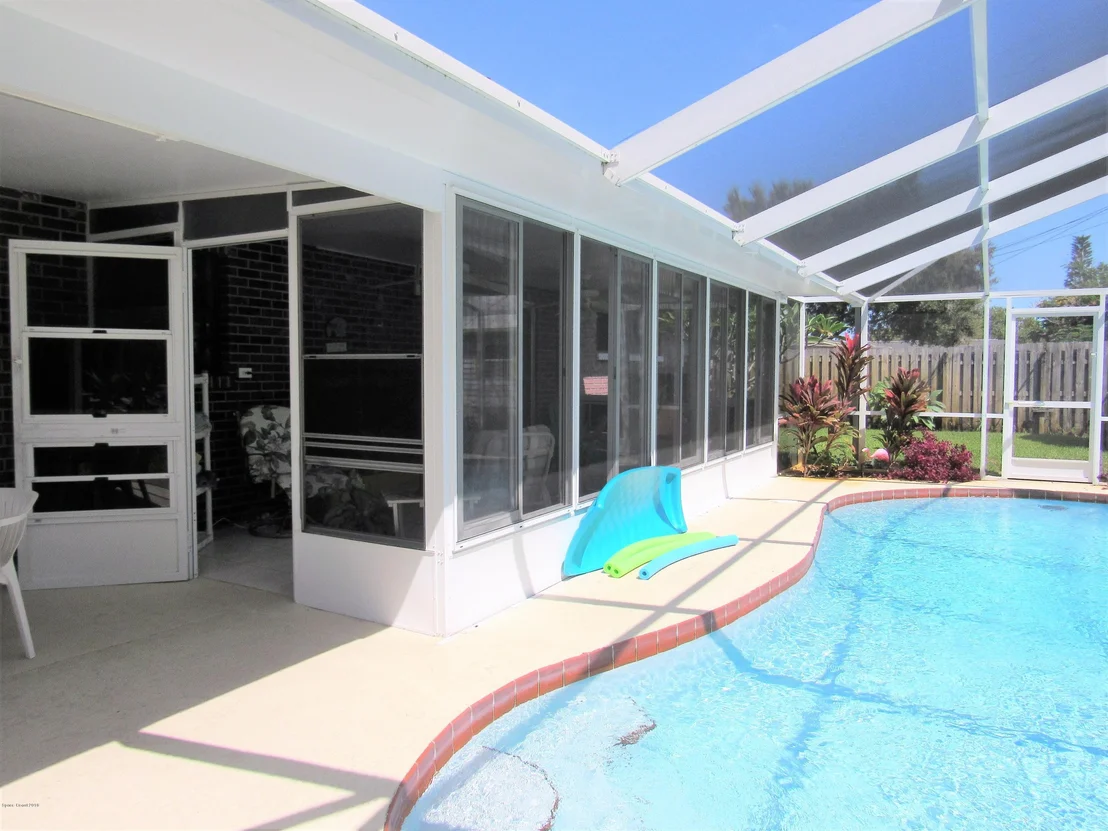 Photo of 979 Demaret Drive