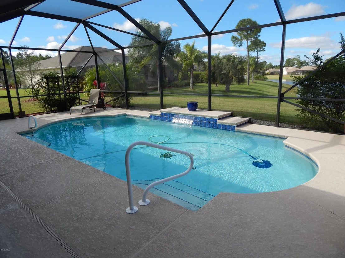 Photo of 211 SE Devlin Court