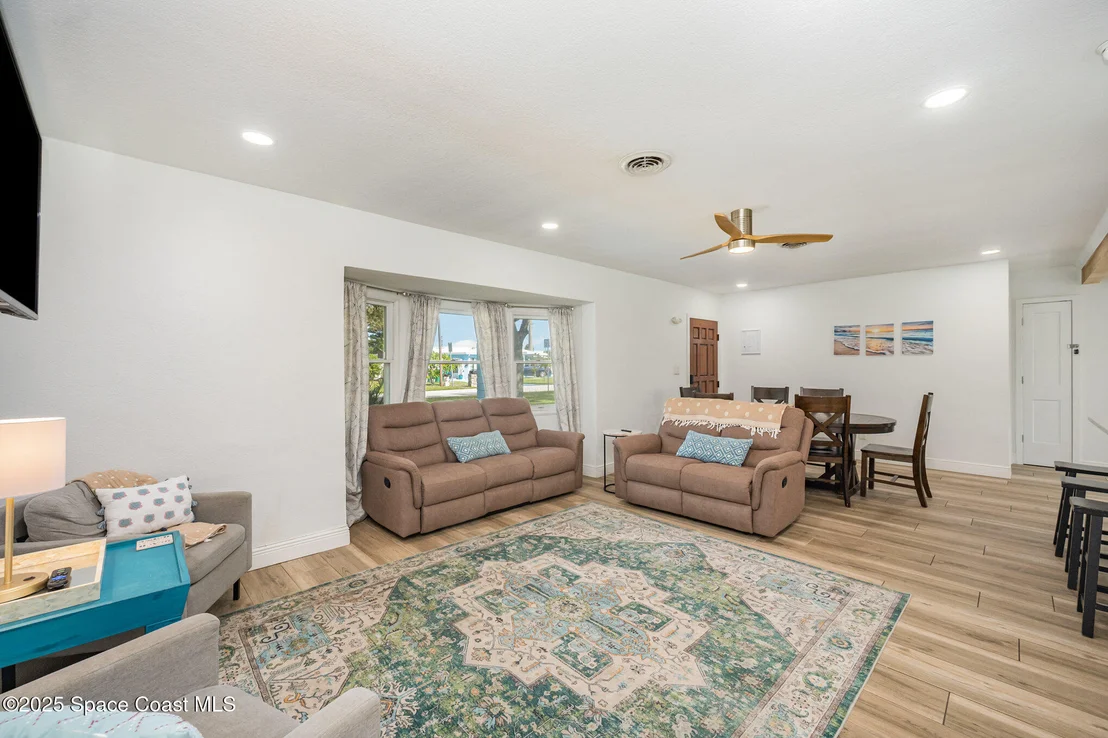 Photo of 113 W Leon Lane