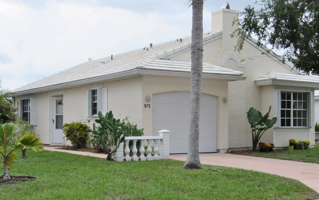 Photo of 975 Wateroak Drive NE