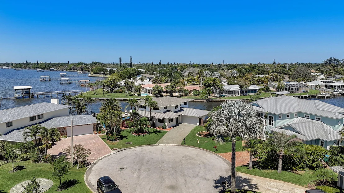 Photo of 451 River View Lane