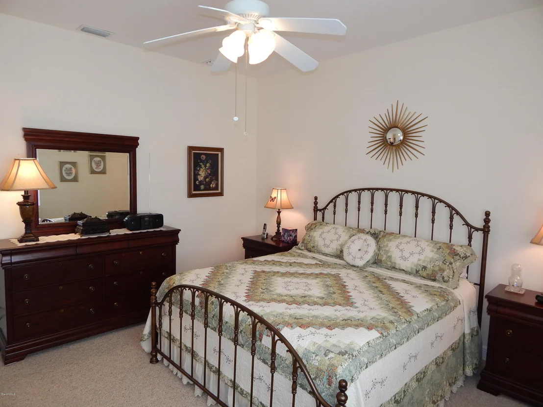 Photo of 211 SE Devlin Court