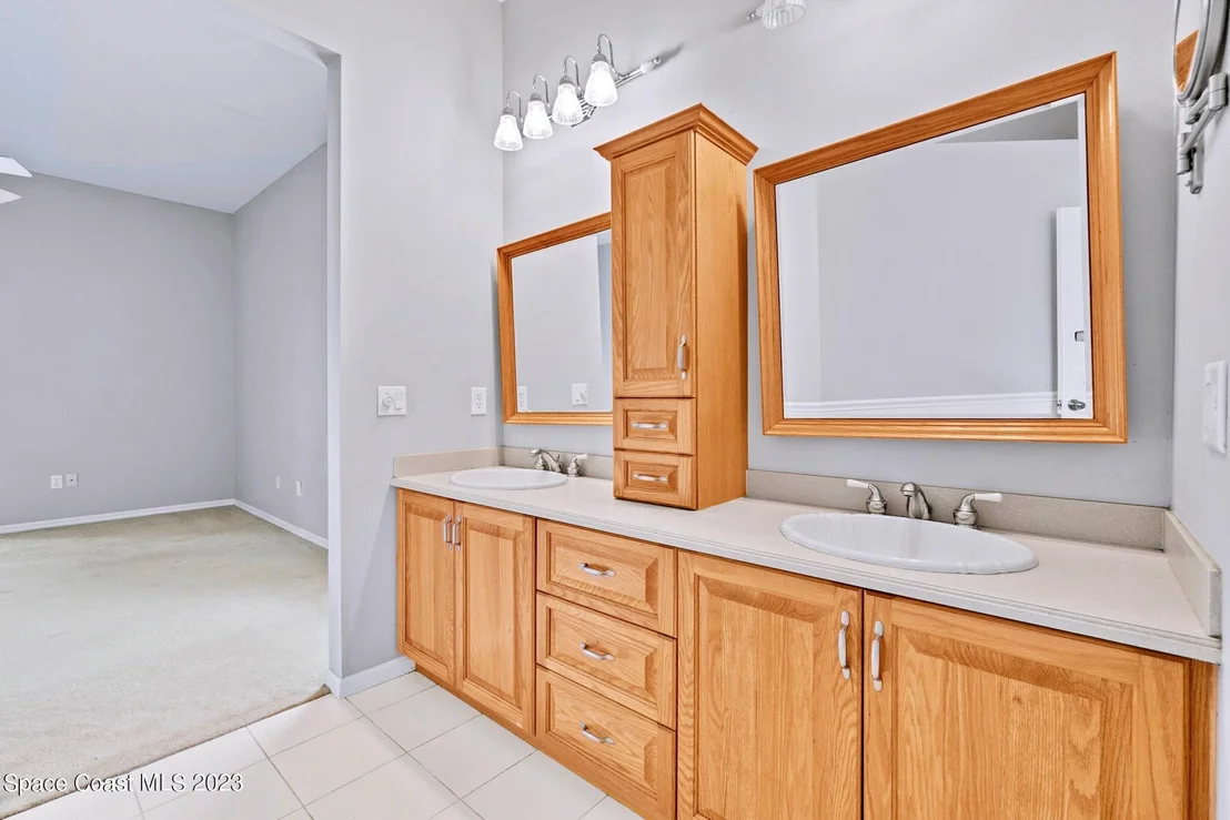 Photo of 921 Osprey Lane