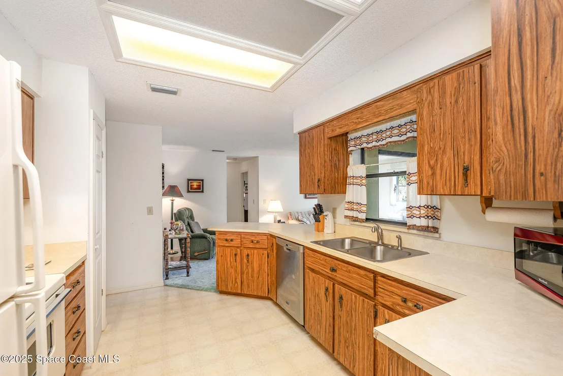 Photo of 1812 Live Oak Drive N