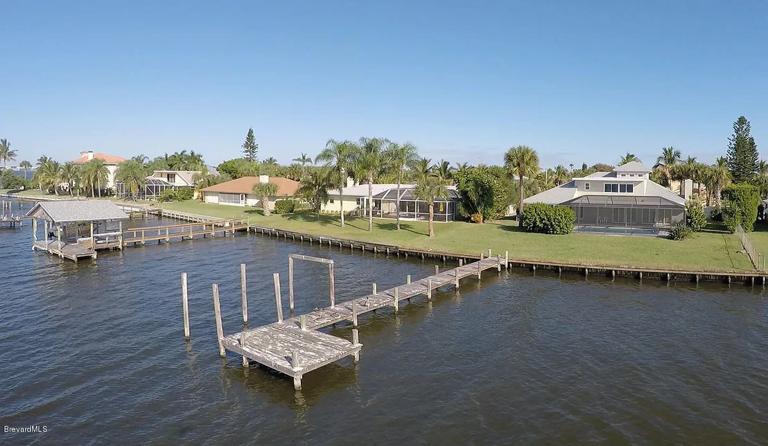 Photo of 427 Riverview Lane
