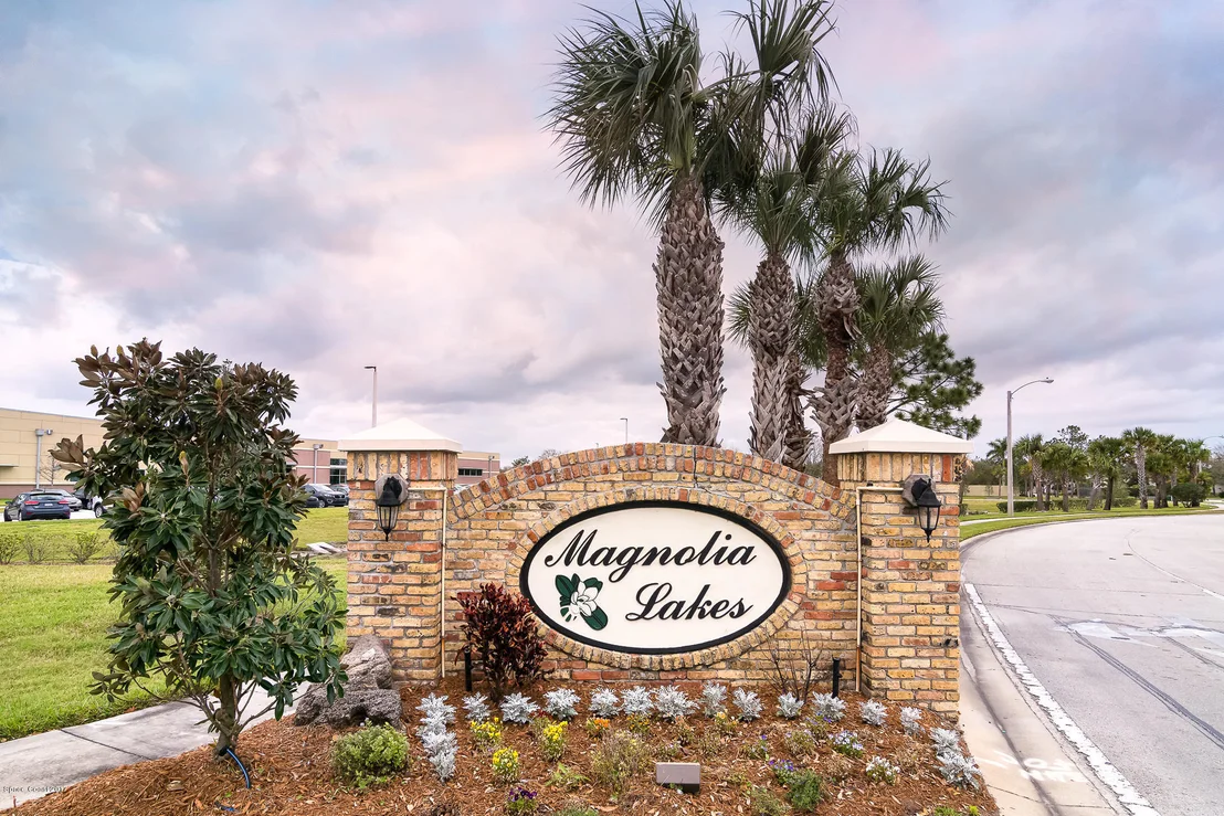 Photo of 1165 White Oak Circle