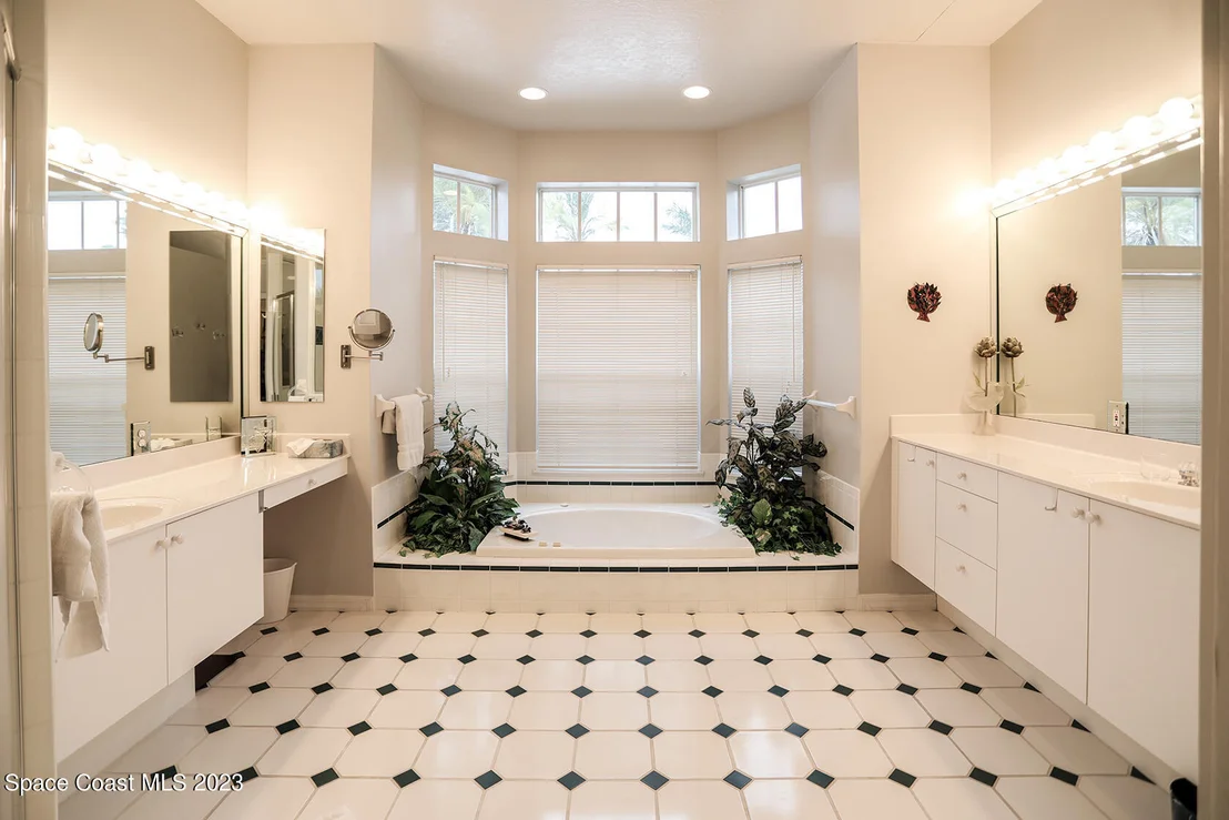 Photo of 923 Derby Lane