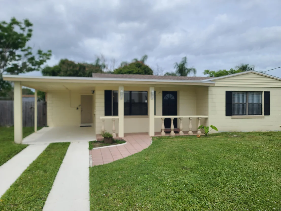 Photo of 408 Iris Lane