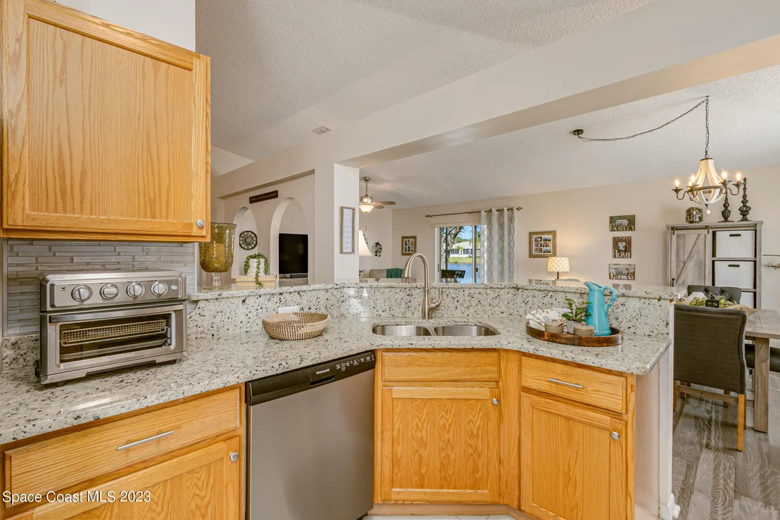 Photo of 1218 White Oak Circle