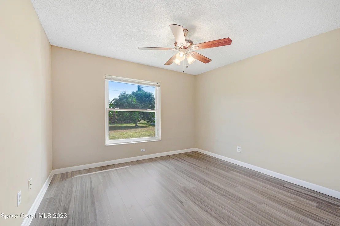 Photo of 781 Arundo Avenue NE