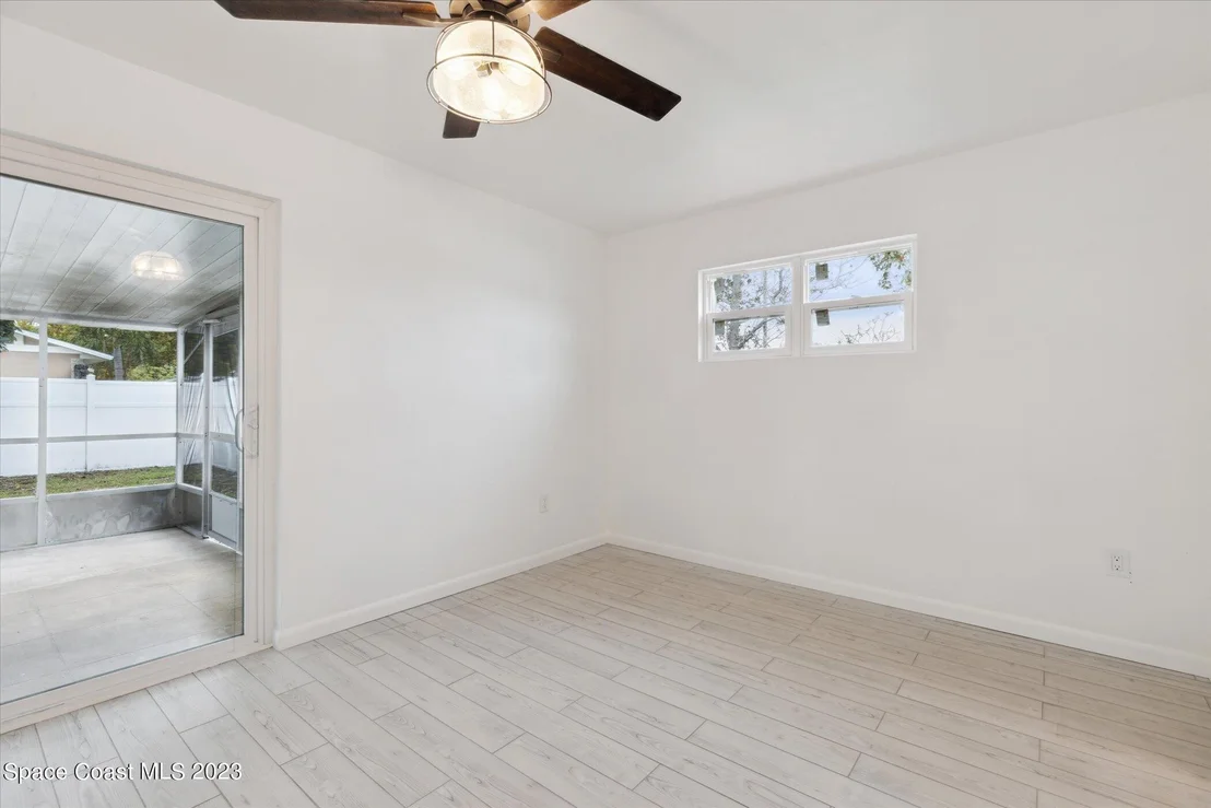Photo of 885 Kings Post Road