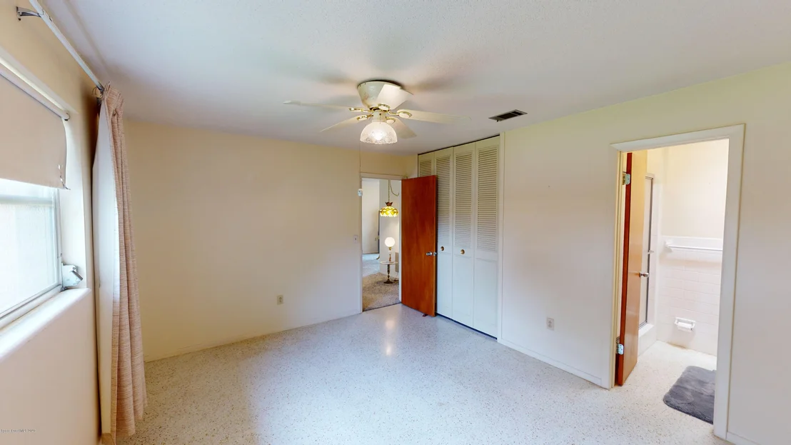 Photo of 566 Ford Circle E