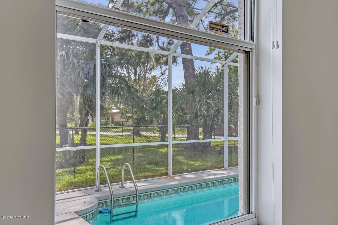 Photo of 975 Pineland Drive