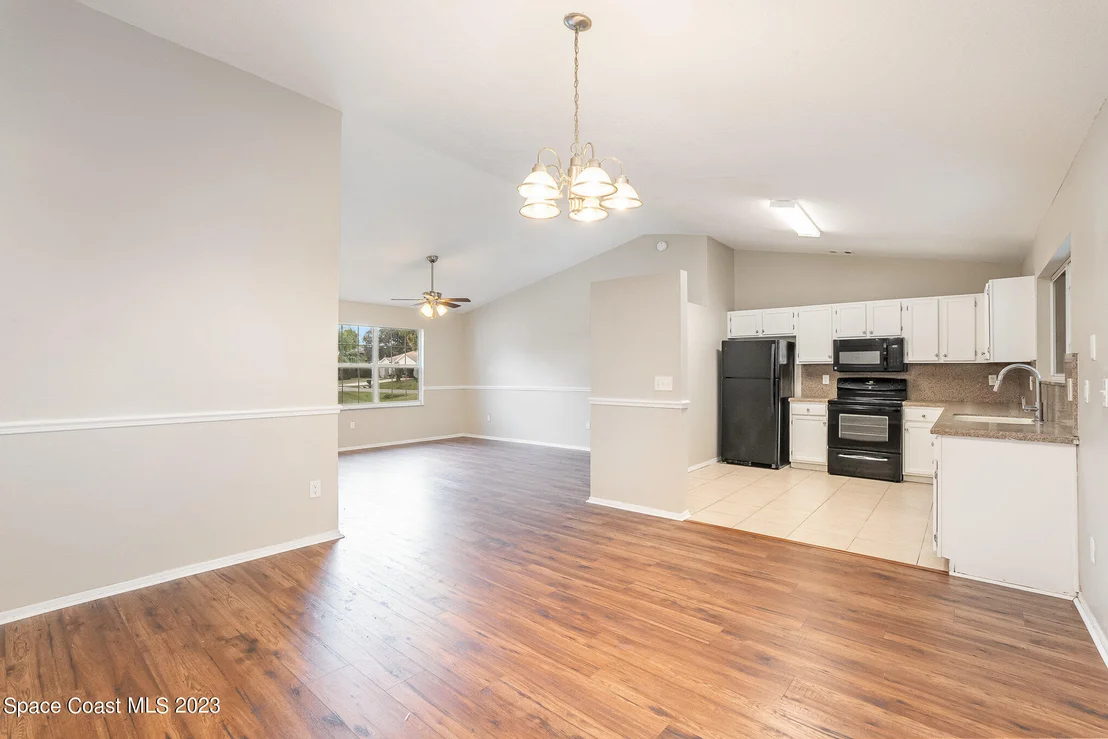 Photo of 5240 Devon Street