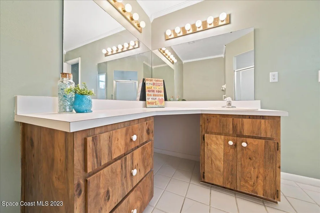 Photo of 809 Pine Valley Court
