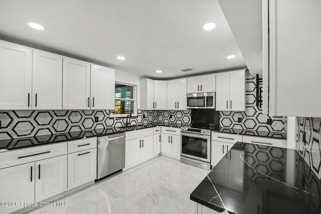 Photo of 508 S Ixora Drive S